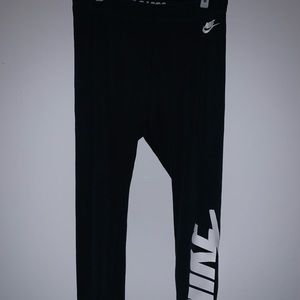 Black Nike leggings